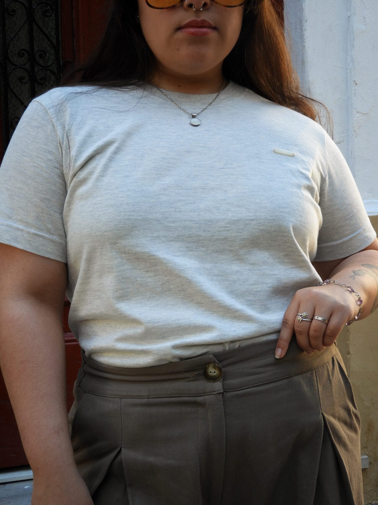 remera regular gris melange