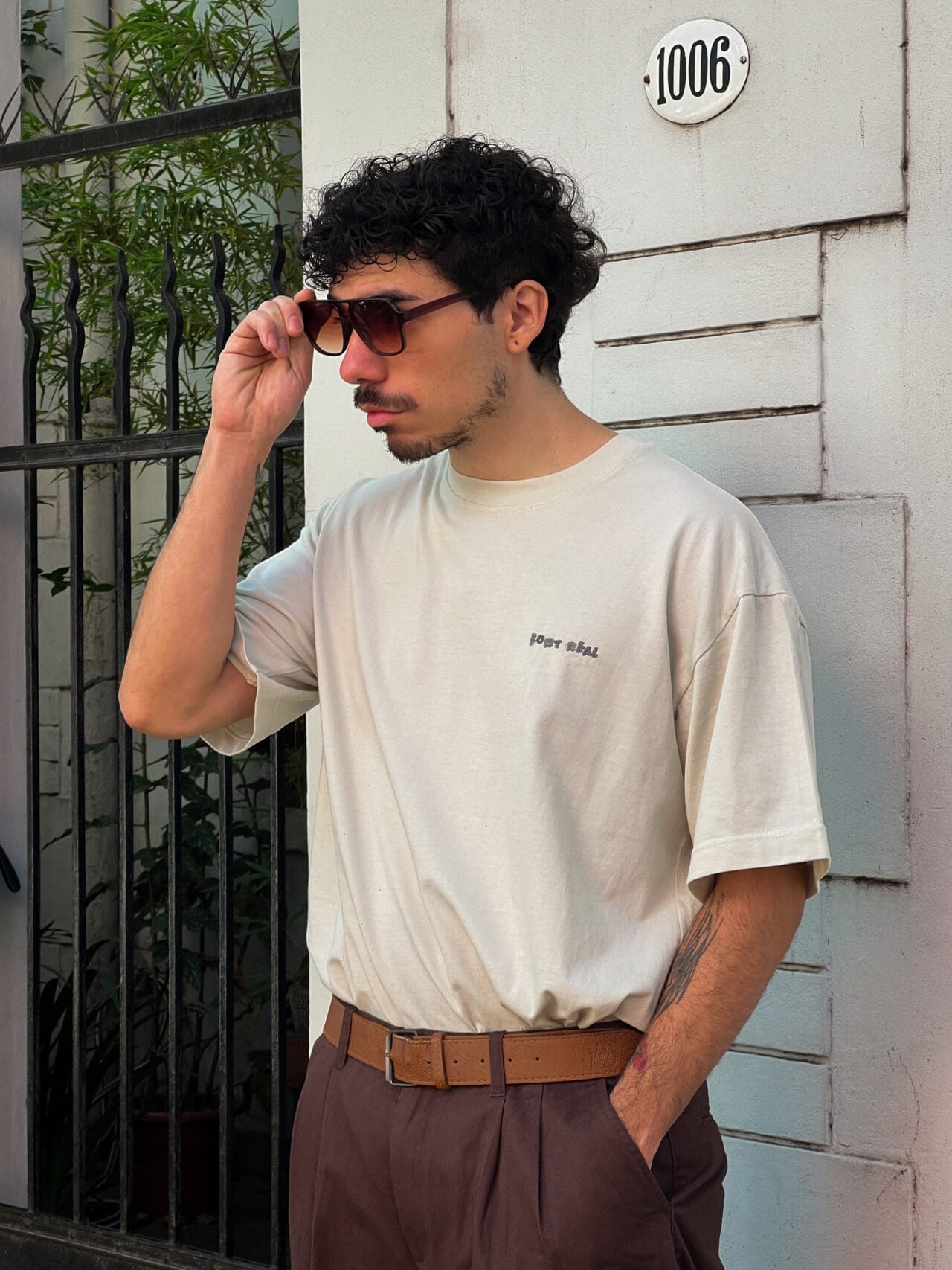 remera oversize off white