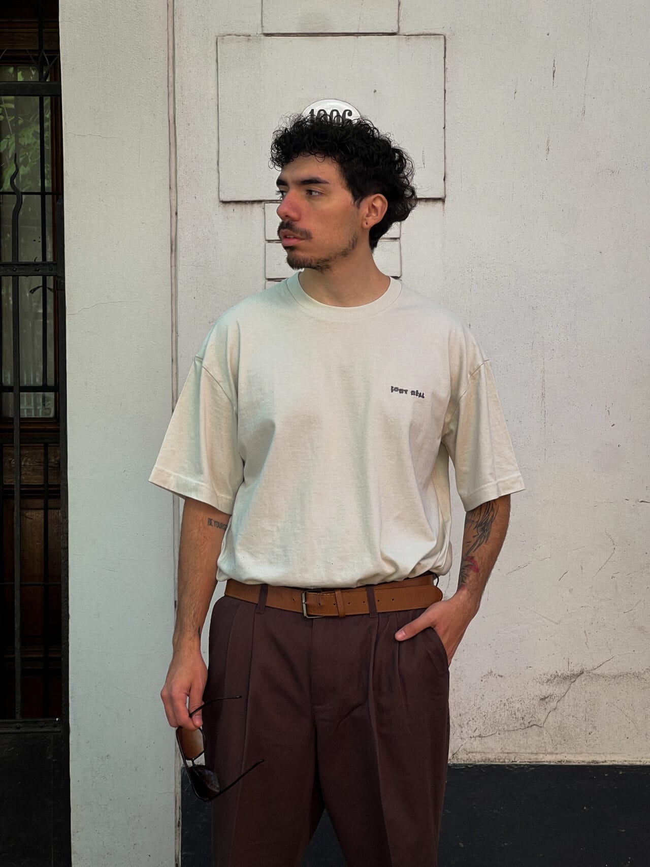 remera oversize off white